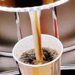 Jak sposób parzenia kawy wpływa na zawartość kofeiny? To warto wiedzieć